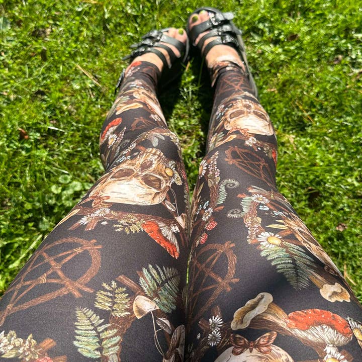 Triple Goddess Boutique - Vendita all'ingrosso Leggings - Donna - Leggings da strega, leggings con stampa del teschio Pentagram, tasche4