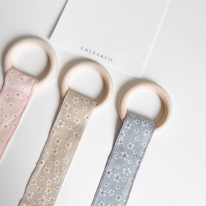 Mini Vintage Bow Holder for wholesale by Chlea & Co.