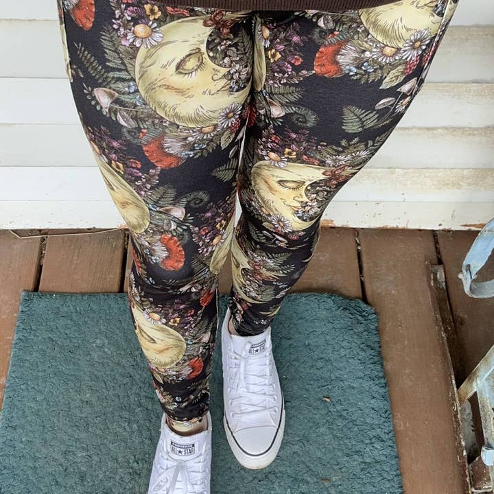 Triple Goddess Boutique - Wholesale Fashion Leggings - Women's - Womens pocket leggings, Celestial moon leggings6
