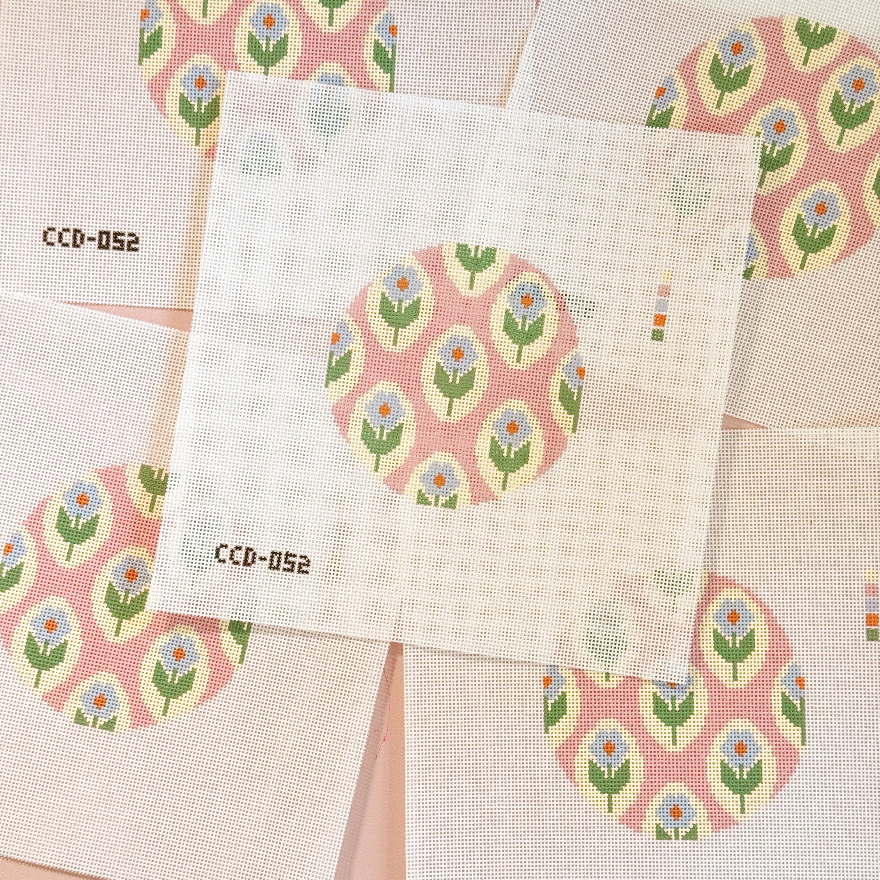 Cotswold Co Designs – Engroshandel Broderitilbehør – Gentagende Blomst 4" Rundt Broderi 18 Mesh Lærred, Trendy Broderilærred3