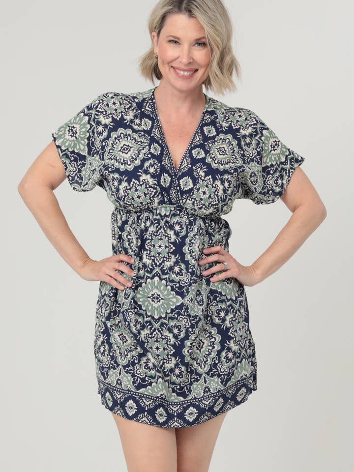 VESTIDO CORTO CON ESCOTE EN V Y MANGAS KIMONO N2138-A902 para venta al por mayor de Nostalgia