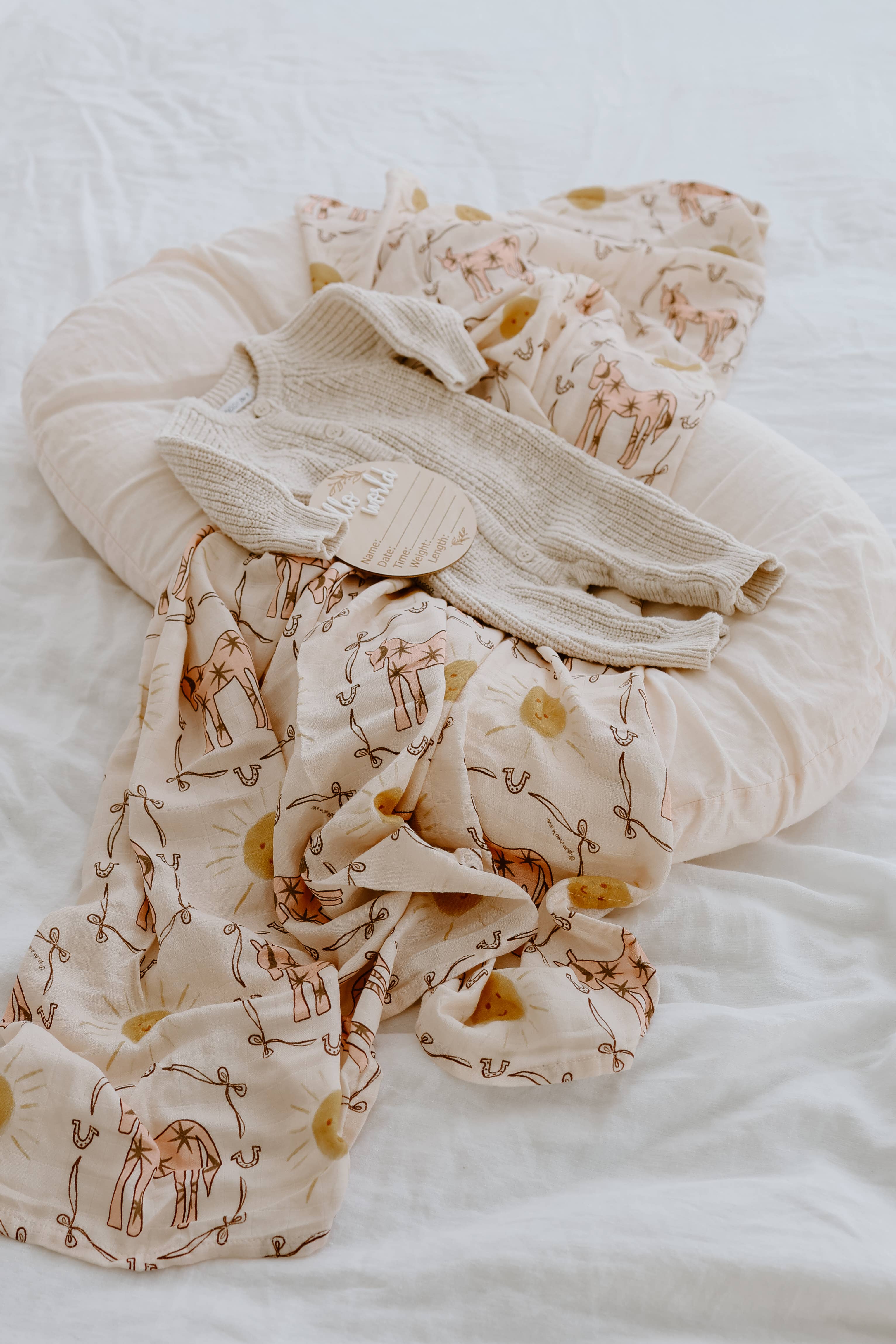 the name nest - Vente Lange – bébé - club de poneys roses - écharpe de portage pour bébé2