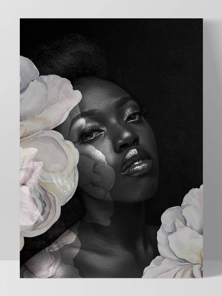 Afrikansk blomsterkvindeportrætprint. Elegant mode vægkunst for engroshandel hos PRINT AND PROPER