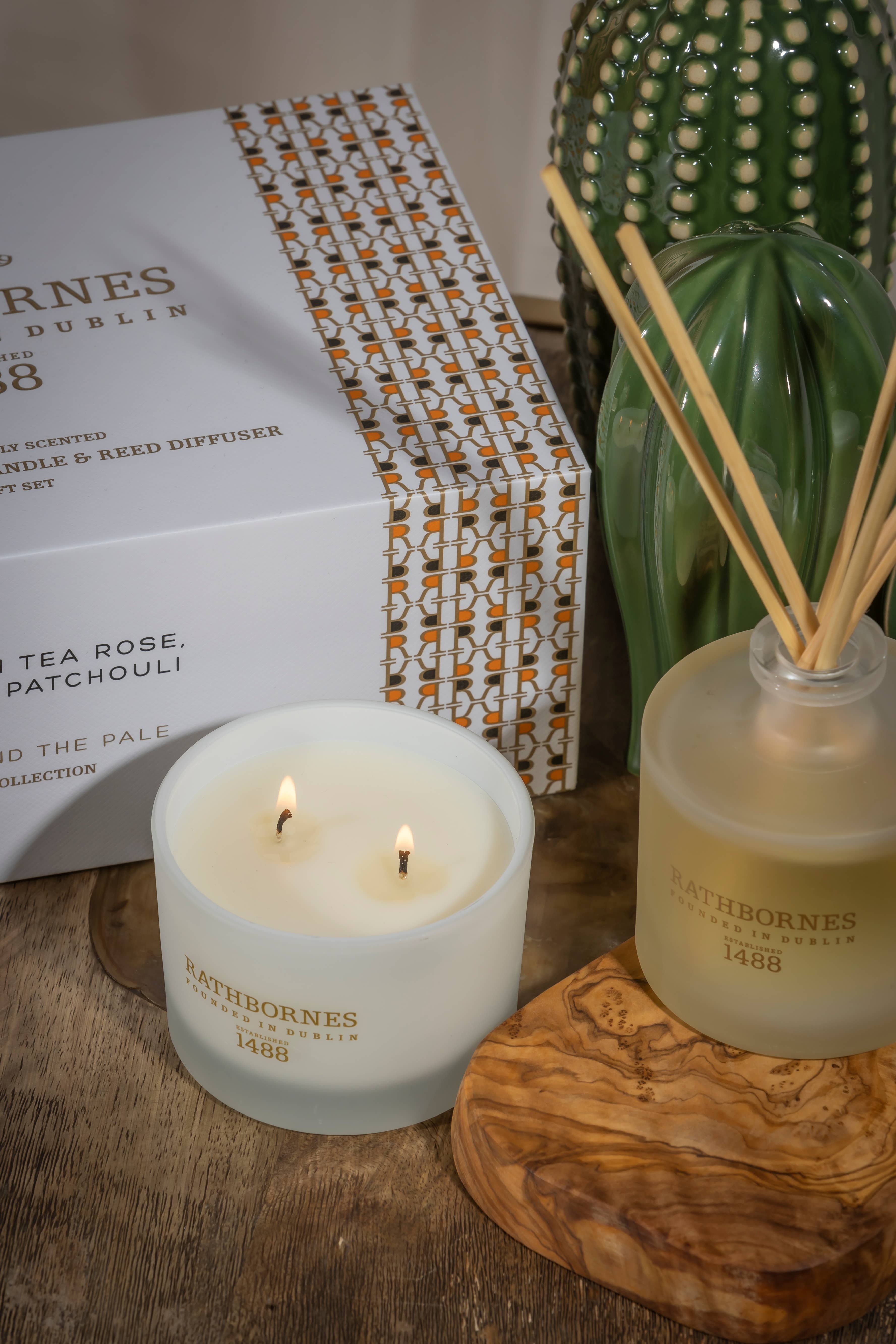 Rathbornes 1488 - Vendita all'ingrosso Confezioni/Set di buste regalo - Set Regalo Diffusore e Candela Rosa Tea di Dublino3