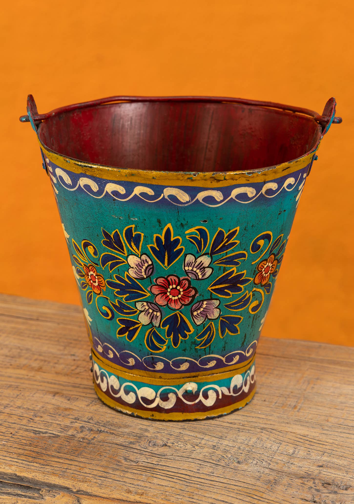 Namaste – wholesale Spannar och hinkar – Vintage handmålad hink i blått järn1