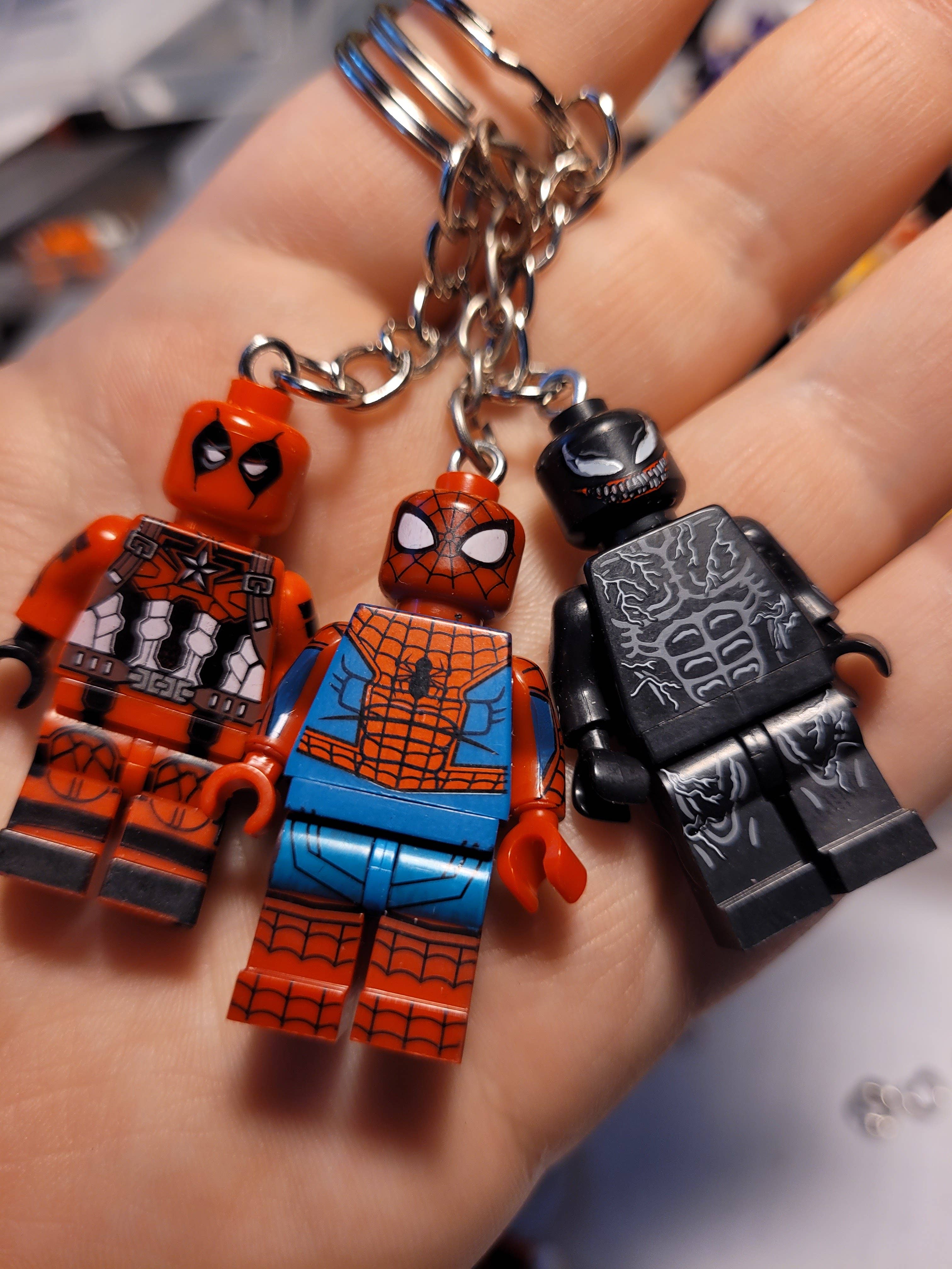 Con-Quest Crafts - Wholesale Keychain - Unisex - Super Hero & Super Villain Comic Minifigure Keychains7