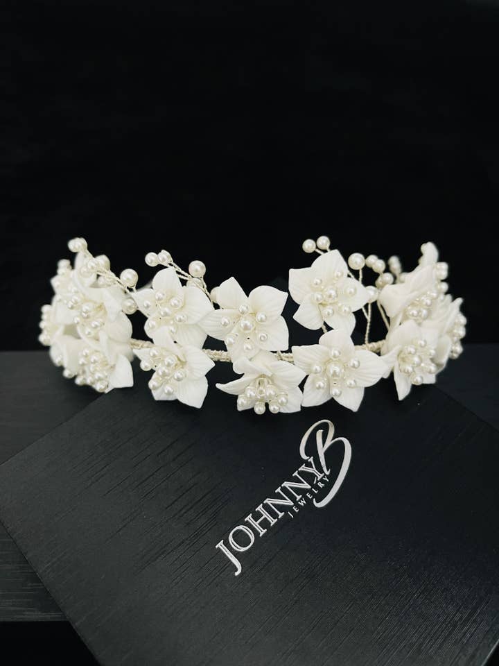 Chriselle-lera blomma med Pärla Tiara i Silver för wholesale av JohnnyB Jewelry