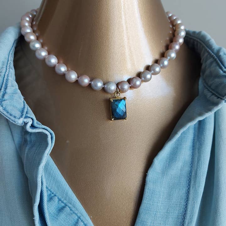 AVAASI - Wholesale Pendant/Charm Necklace - Labradorite and Freshwater Pearls - N 4035