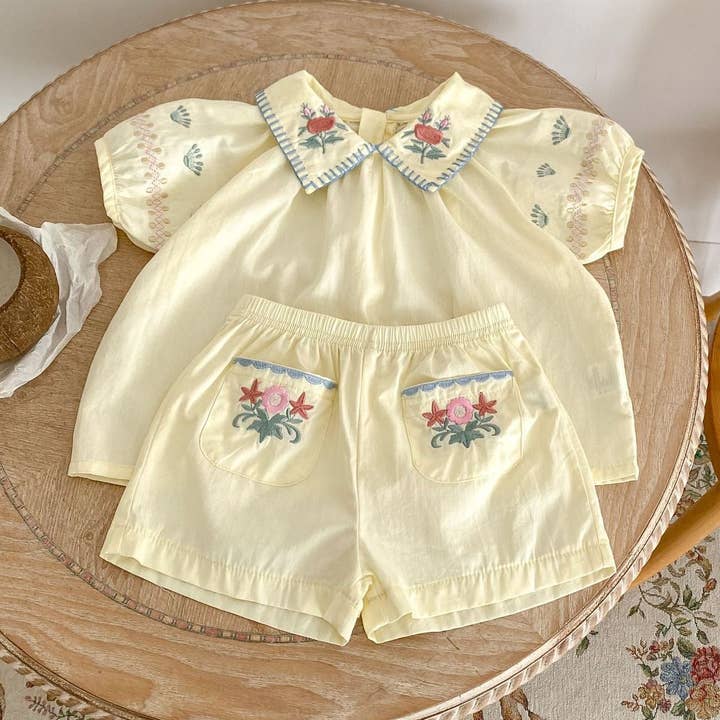 Ensemble rustique abricot à fleurs brodées 2 pièces pour bébé pour la vente par shoplittleswan