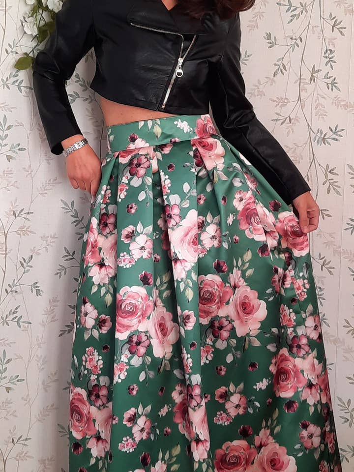 EgoChic Milano – wholesale Kjol - Dam – Sabrina 50-talet"Rose Fantasia” veckad kjol (Var. Grön bas)