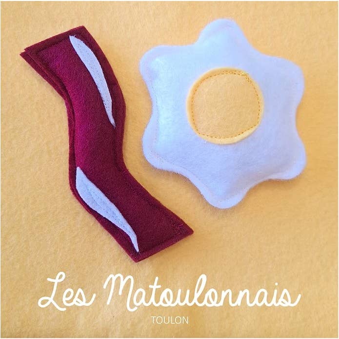 LES MATOULONNAIS - Wholesale Pet Toy - Cat - Fried egg in felt "LES MATOULONNAIS"1