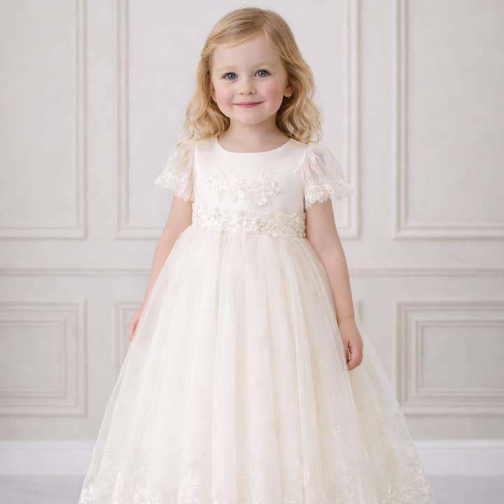 Ny! Dåbskjole til baby pige i hvid til dåb og barnedåb for engroshandel hos Bajabella