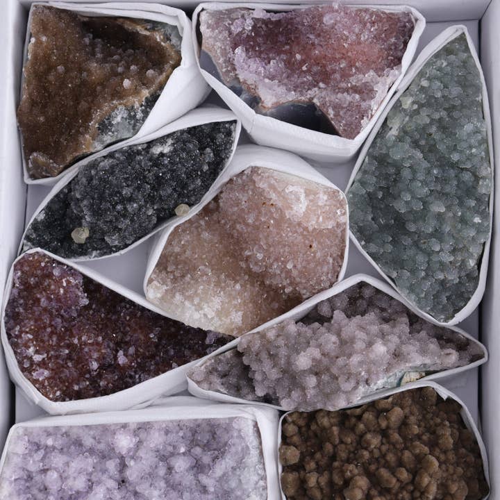Mi Esperanza Minerals - Wholesale Spiritual stone/crystal - Uruguay Rainbow Amethyst Clusters Flat of 123