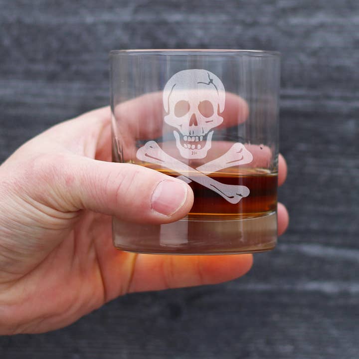 bevvee - Wholesale Cocktail/liquor glass - Skull and Crossbones Whiskey Rocks Glass - Pirate Gifts4