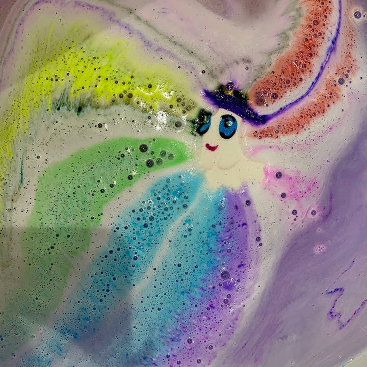 Unique creations soap company – wholesale Bath bomb/fizz – Cute ghost in purple hat bath bomb3