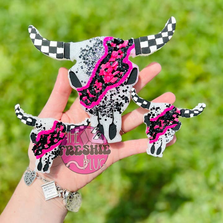 Checkered Bull Set for wholesale by The Freshie Plug