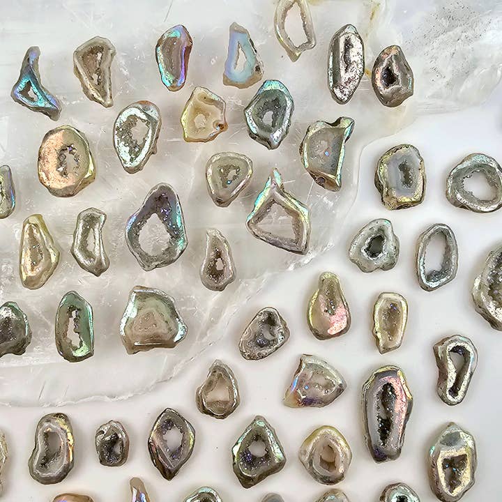 Rock Paradise - Wholesale Spiritual Stone/Crystal - Angel Aura Agate Crystal Geode Slice Drilled Beads