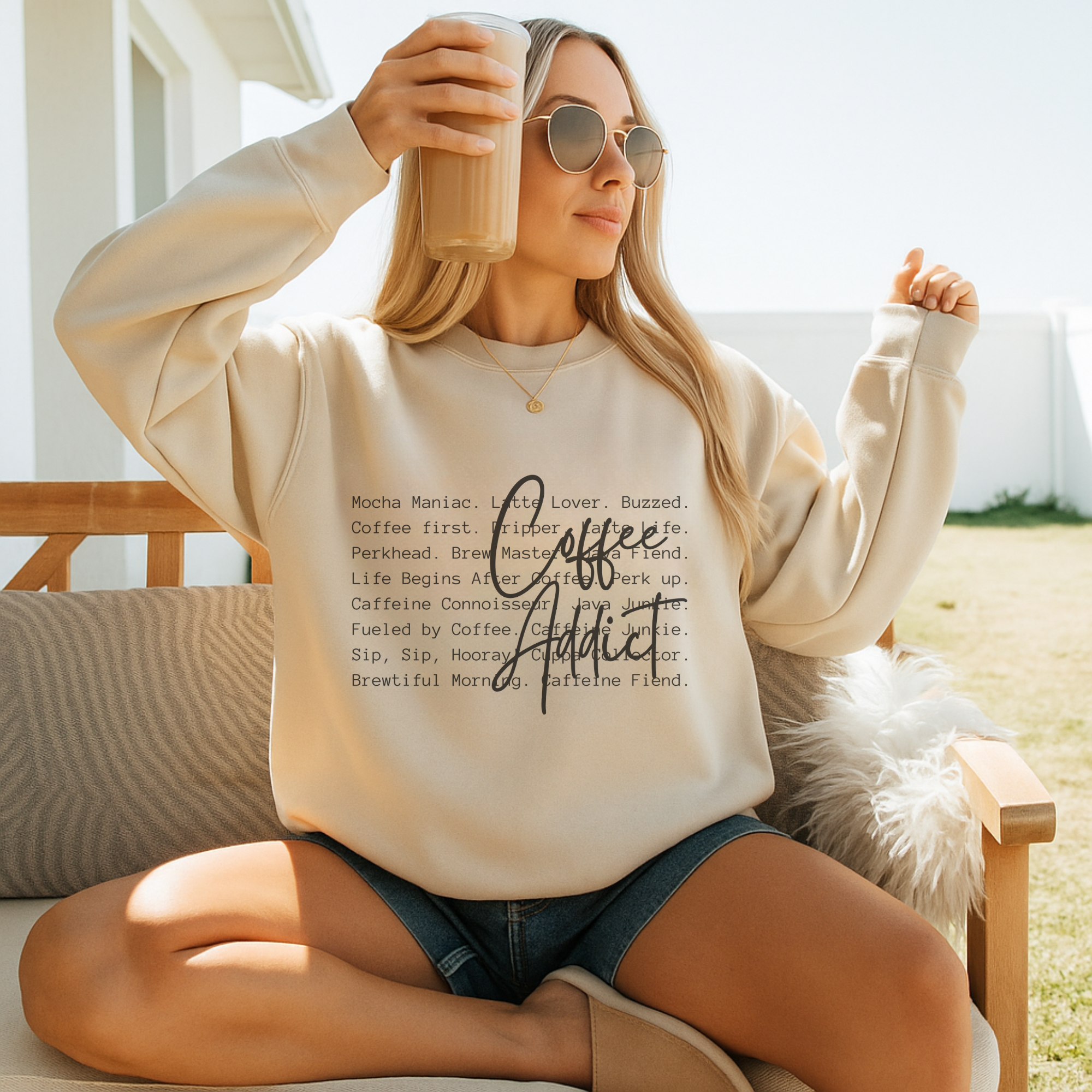 Trendznmore - Modern Graphic Apparel - Wholesale Grafisch sweatshirt - Dames - Koffieverslaafde Definitie Grappige Crewneck Grafische Sweater1
