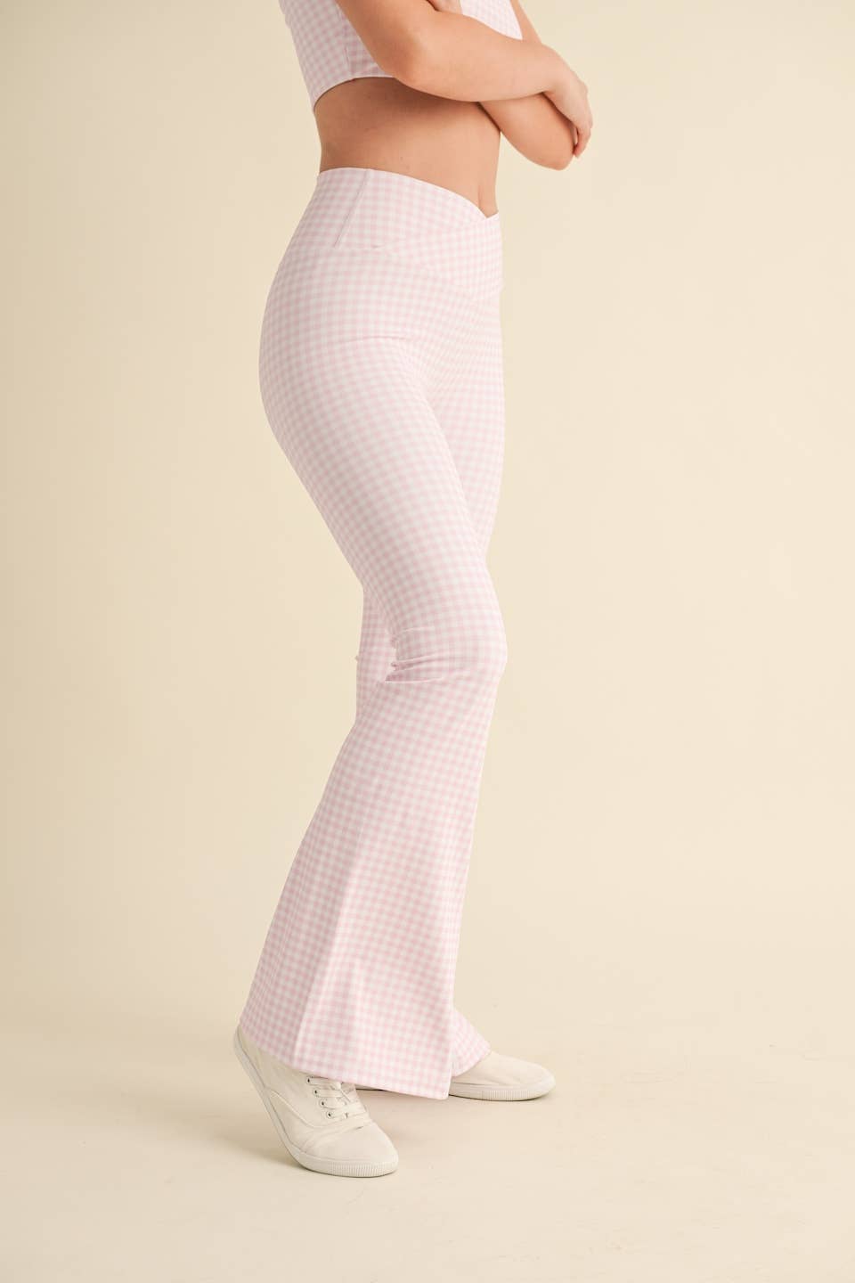 KIMBERLY C – Engroshandel Sports-/loungeleggings – til kvinder – Gingham Print Højtaljede Crossover Flare Leggings45