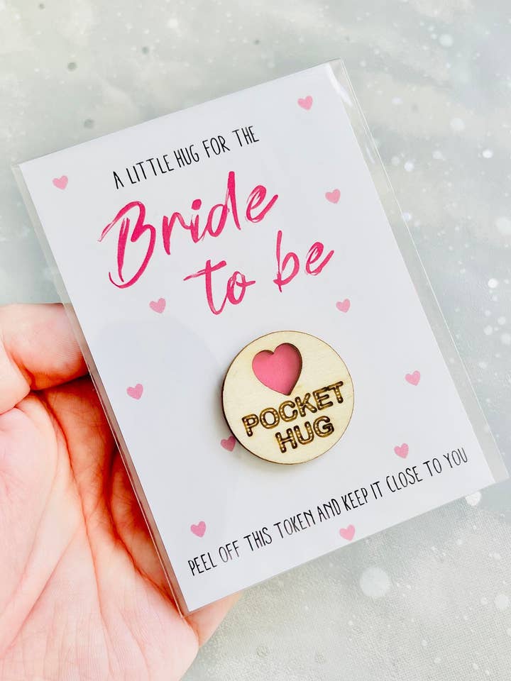 Abbraccio tascabile Bride To Be per la vendita all'ingrosso da parte di The Gift Club