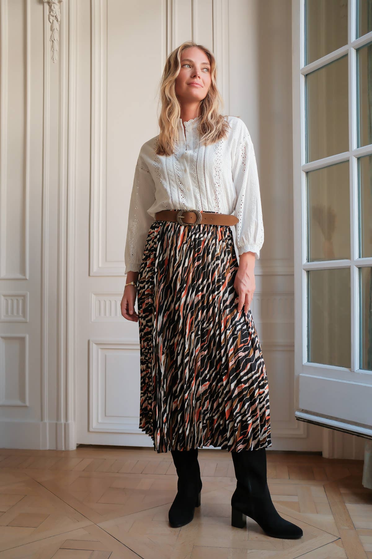 BLACK Long pleated skirt with tiger print for wholesale on Faire1