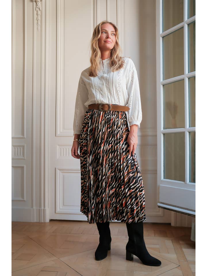 BLACK Long pleated skirt with tiger print for wholesale on Faire1