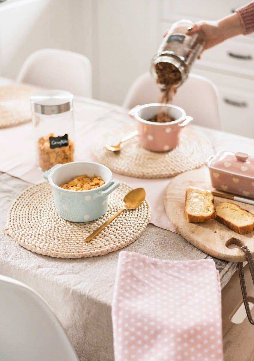 Isabelle Rose – Engroshandel Skål – Pastel blå kornskål med hanke & prikker Isabelle Rose1