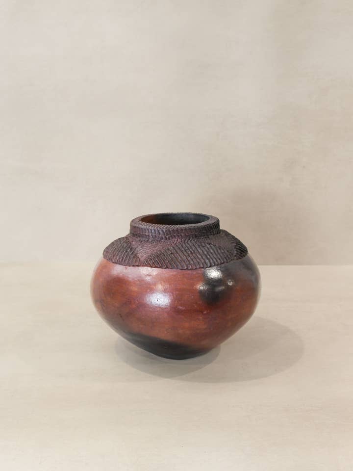 Zulu Pot - 6.8 for wholesale by Botanical Boys