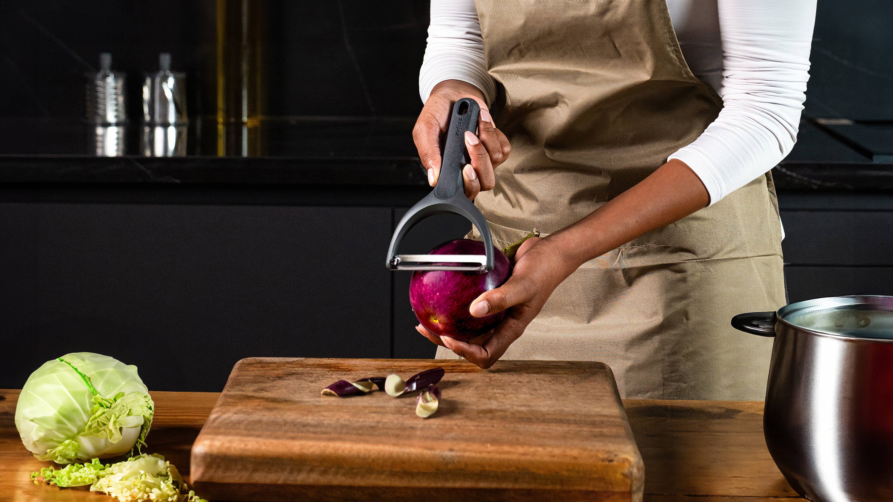 DK Household Brands (Zyliss, Cole & Mason, AdHoc, SwissMar, Culinare, Ken Hom) – wholesale Peeler – Zyliss Wide Peeler4