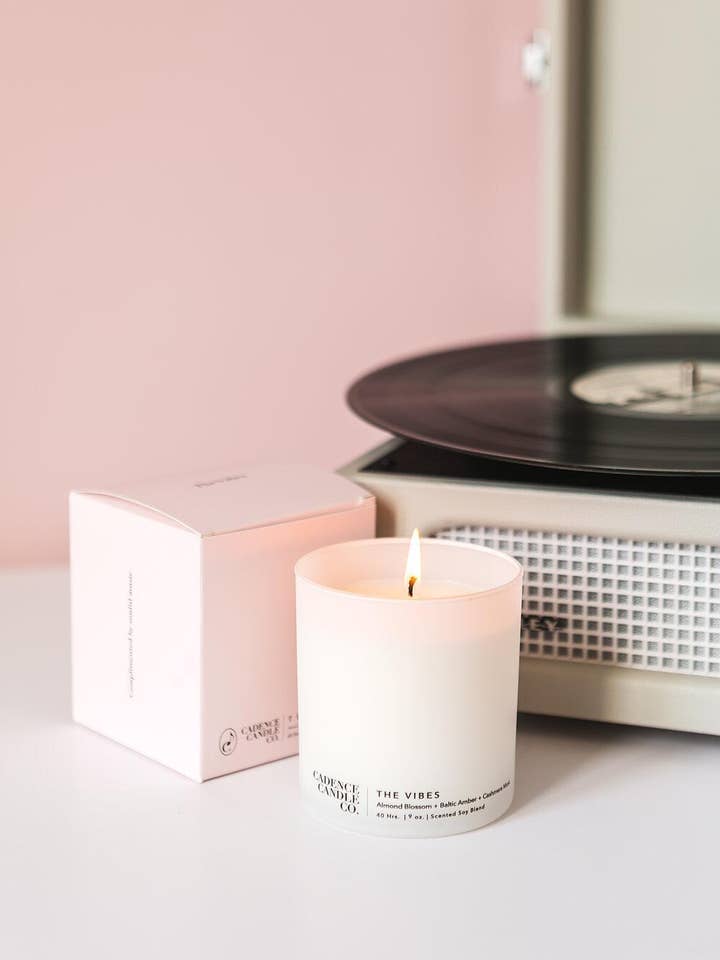 Les Vibes pour la vente par Cadence Candle Co.