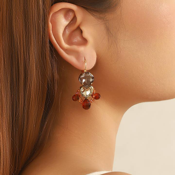 Pendientes colgantes corazón facetado – 26AHBOL024 y otras tendencias de Resultados para borlas colores al por mayor. Devoluciones gratuitas y condiciones de pago a 60 días en Faire en Faire.