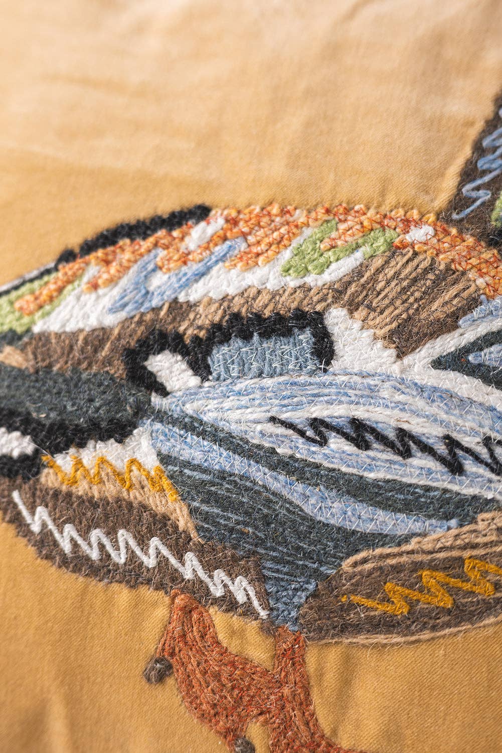 Ian Snow Ltd – Almofada de cadeira por atacado – Capa de Almofada de Veludo Bordada em Cru com Pato3