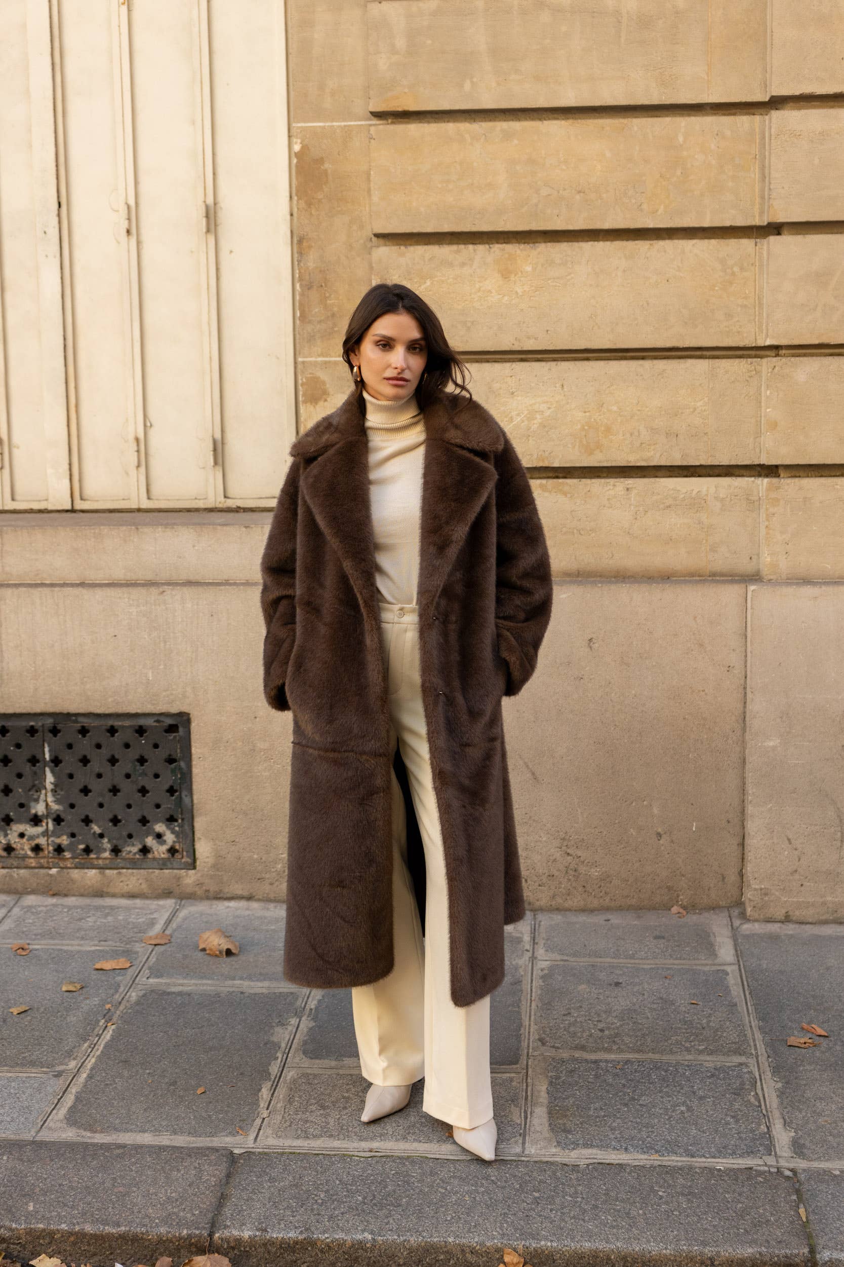 Attentif Paris - Wholesale Fur/Faux Fur Coat - Women's - Long synthetic fur coat with lapel collar22