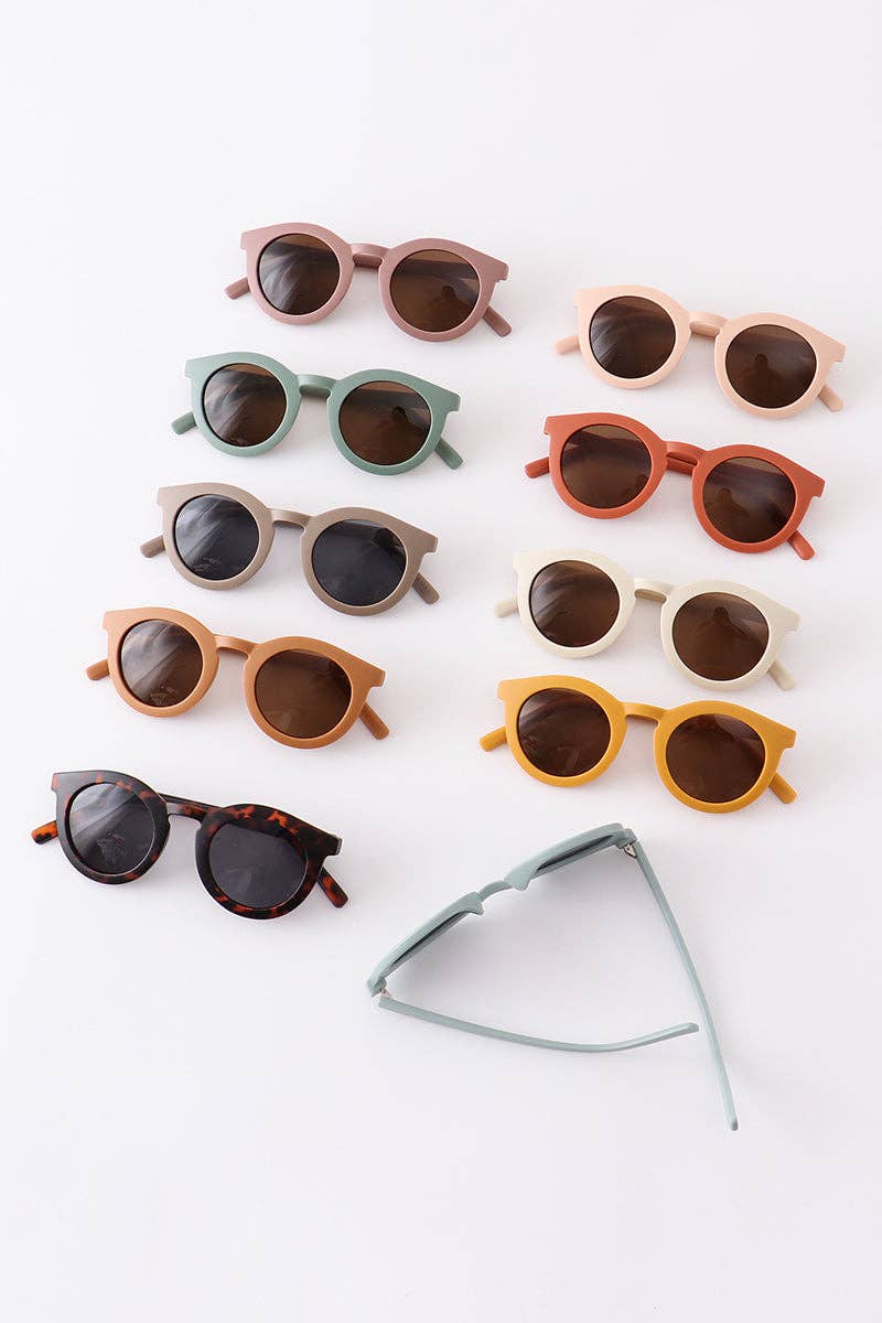 Aspen Rain Boutique - Wholesale Sunglasses - Women's - retro round sunglasses UV400 For Adult5