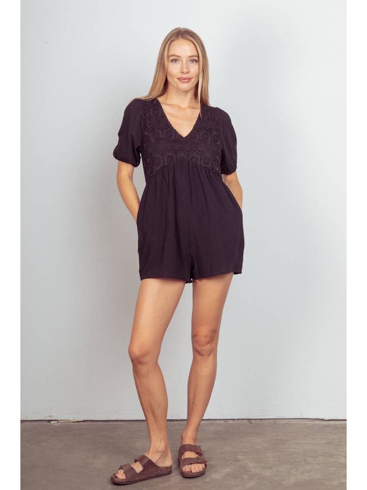 VERY J - Wholesale Romper - Dames - NP70387-Romper van stevig geweven stof met pofmouwen en kantdetails18