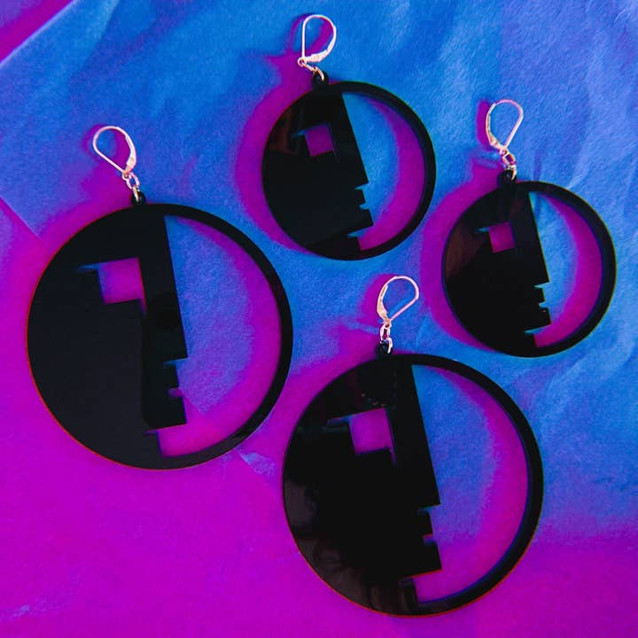 Foolish Fetish – wholesale Hängande örhängen – Bauhaus Hoop-örhängen i två storlekar 2" eller 3"