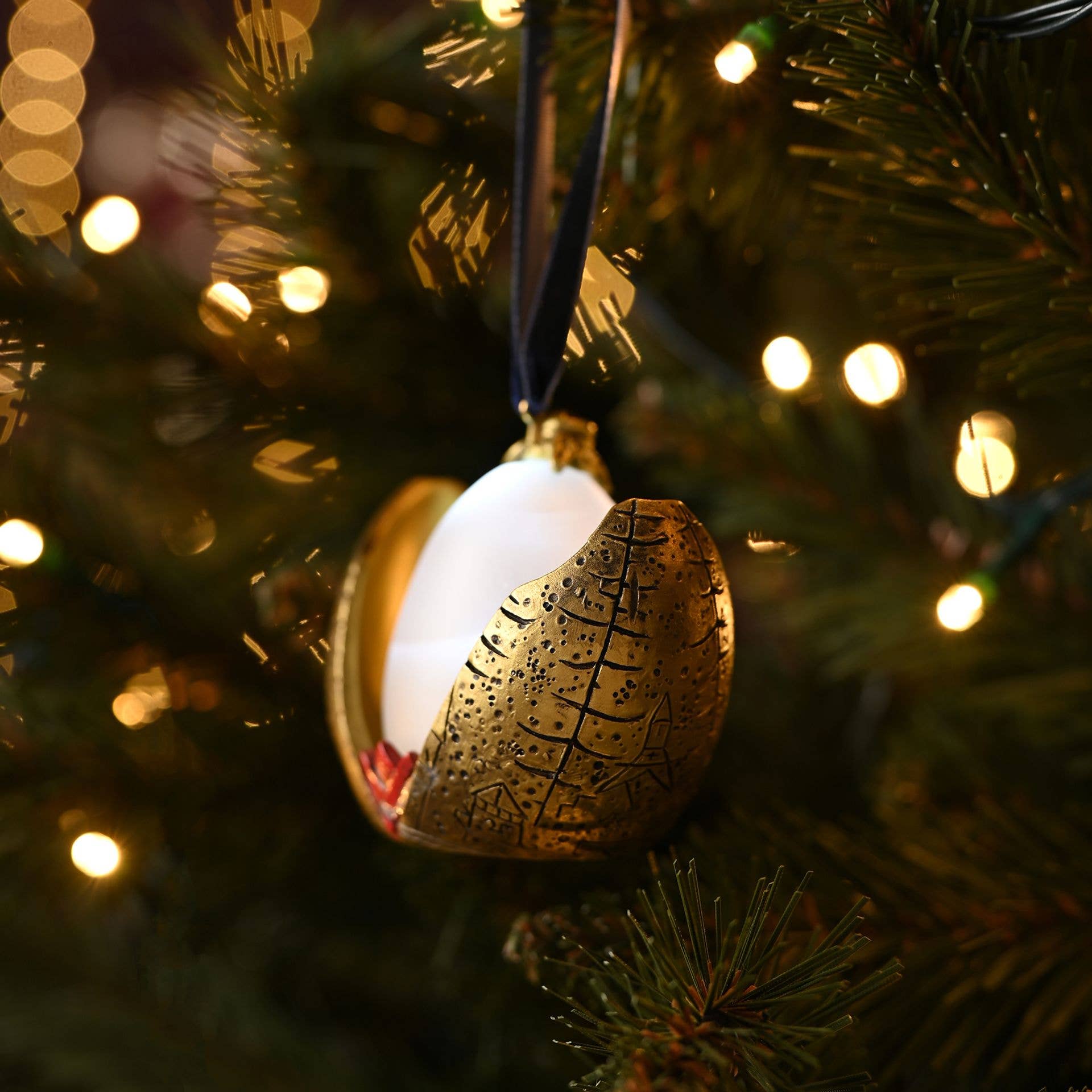 WIDDOP and Co. - Wholesale Ornament - Warner Bros Harry Potter Alumni LED Hanging Decoration - Golden Egg3