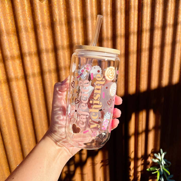 Las Changuis Tianguis - Wholesale Drinking Glass/Cup - Cafecito y Chisme 16oz Conchita Cup1