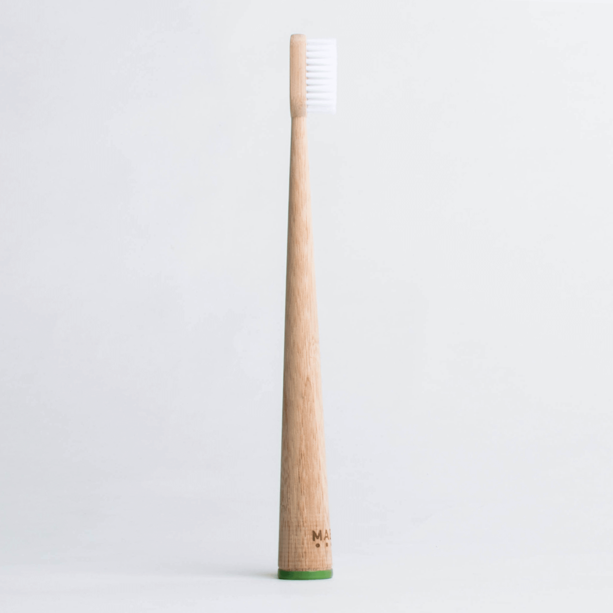 MABLE - Venta al por mayor Cepillos de dientes - Cepillo de dientes para adultos de bambú con acento verde - unidad a precio mayorista1