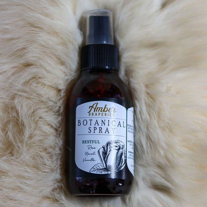 Afslappende botanisk spray for engroshandel hos Amber Draperies Inc.