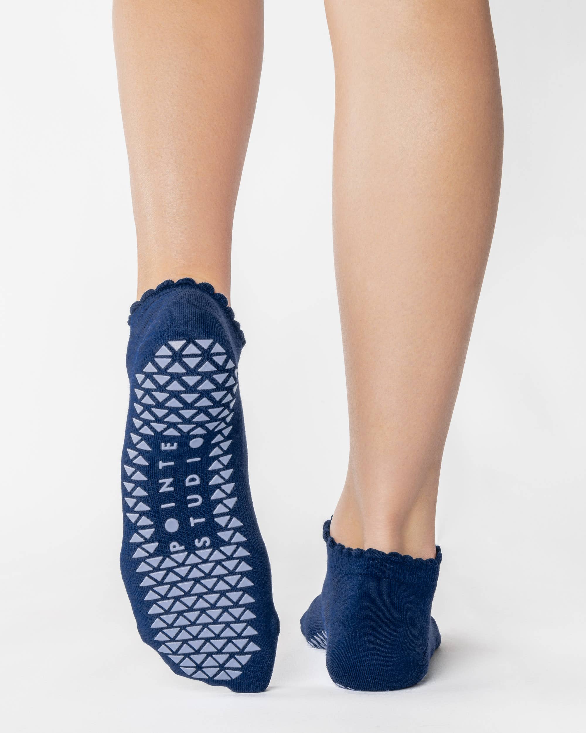 Pointe Studio – Großhandel Socken – Damen – Damen Happy Vollfuß-Griffsocke – Rutschfeste Baumwollmischung für Pilates & Barre1