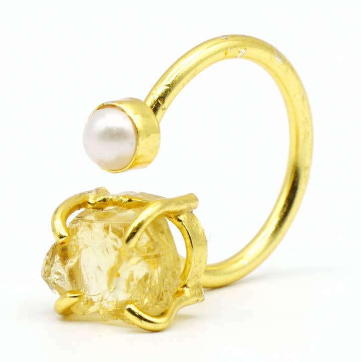 Gouden ring: Citrien Parel, verstelbaar, voorjaarsmode. voor wholesale door Ele Velandia