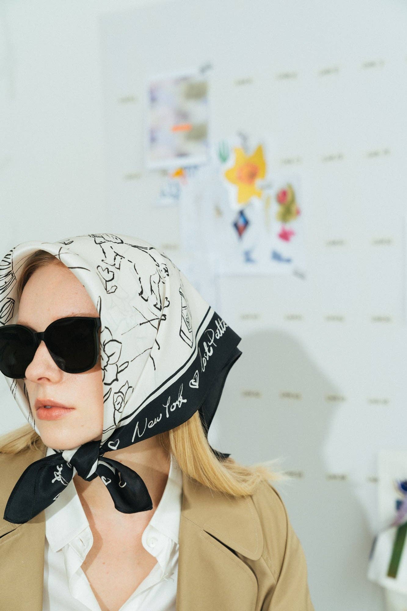 Bianco e Nero Foulard in seta « New York in Sketches » - Bianco e nero in vendita all'ingrosso su Faire3