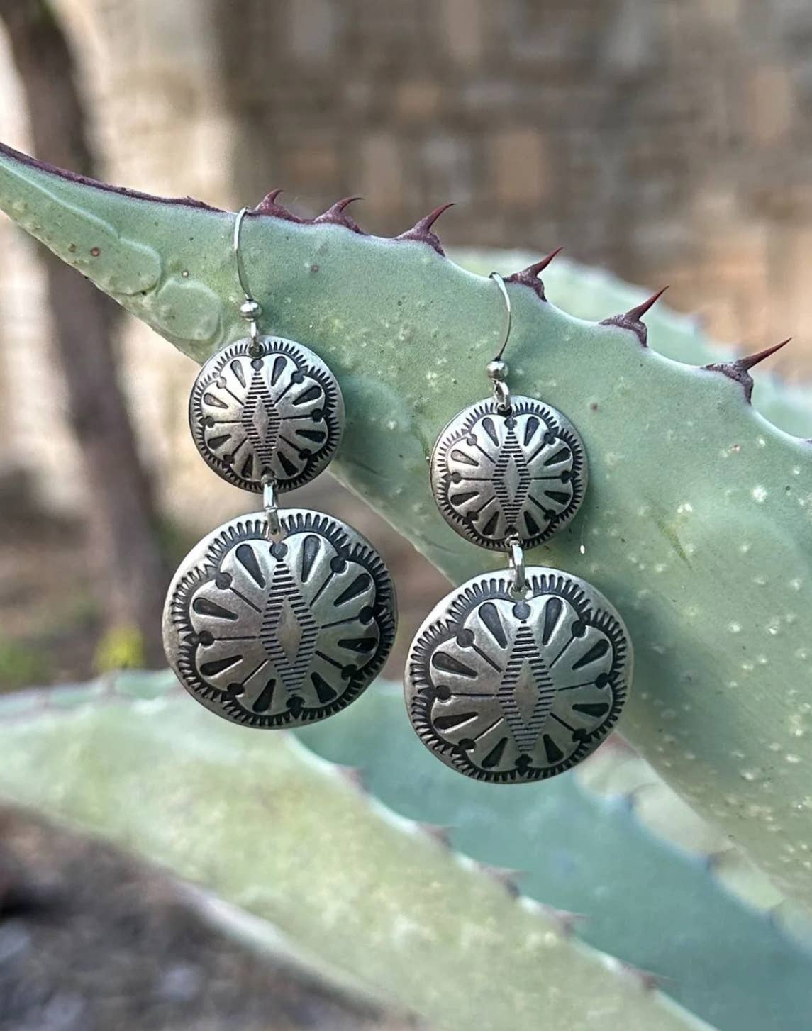 J.Forks Designs – wholesale Hängande örhängen – 17257 Dubbel Concho-örhänge