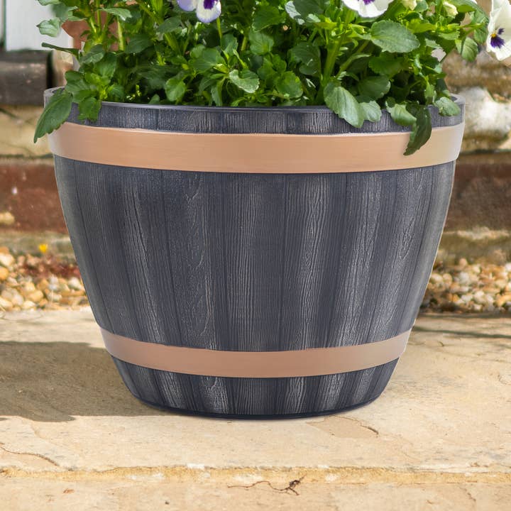 Fioriera a botte da 51 cm, rovere scuro per la vendita all'ingrosso da parte di CREEKWOOD GARDEN AND GIFT LTD