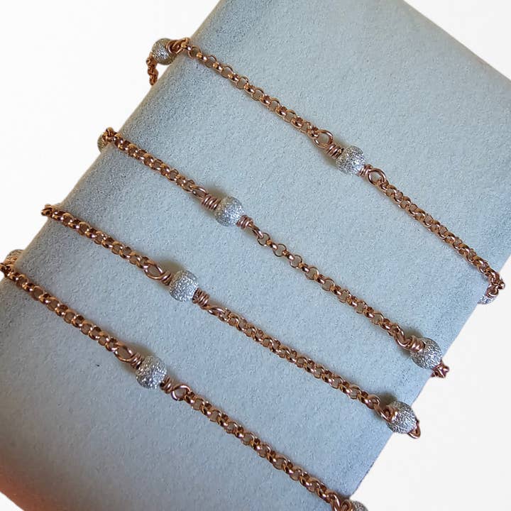 Half Moon Jewelry Designs - Vente Collier maille et chaîne - Chaîne perlée en métal mixte, or rose, remplie de perles SS, chaîne au pied3