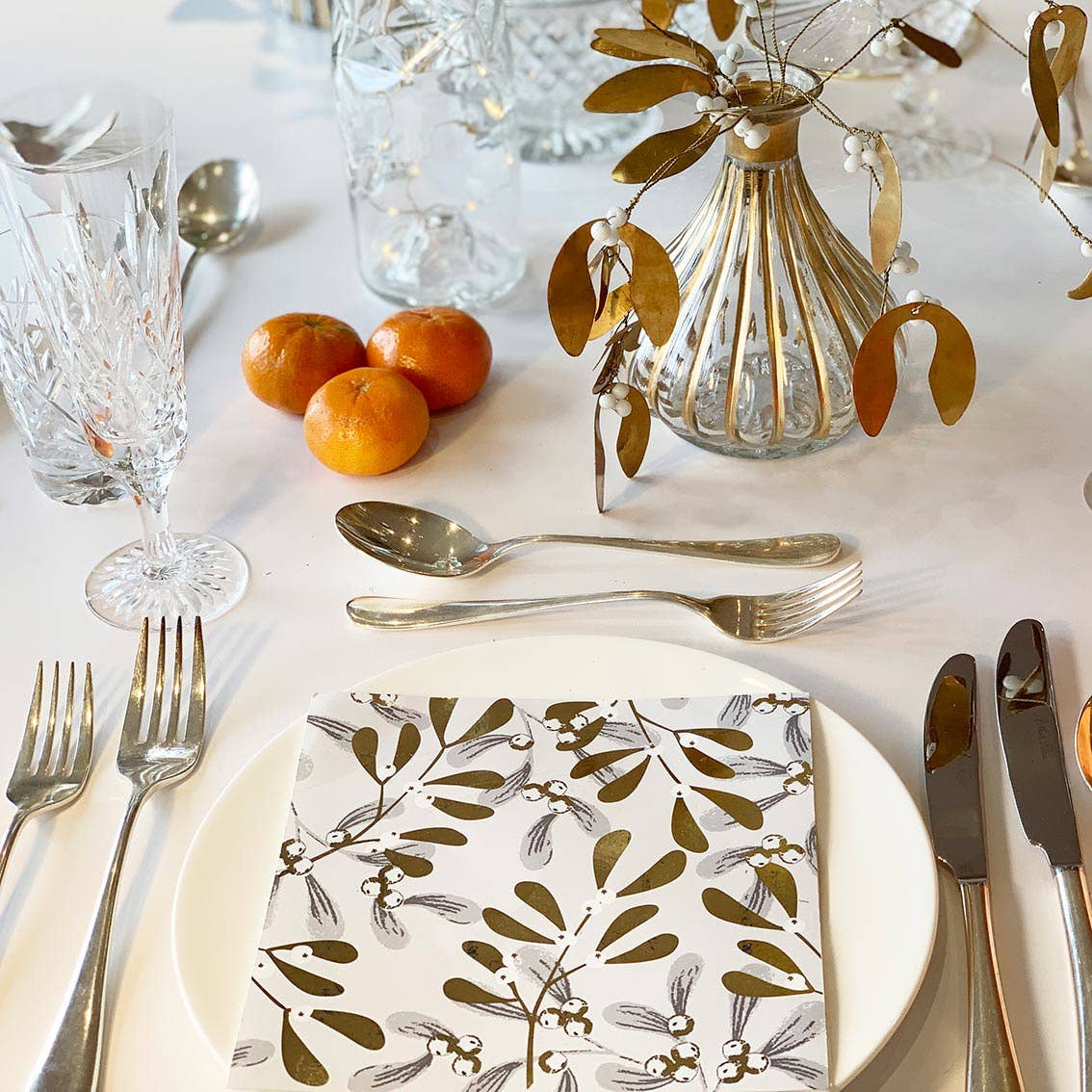 Talking Tables UK – wholesale Disposable napkin – Mistletoe Christmas Napkins | 20 Pack |5