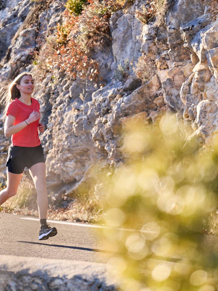 Das Damen-Lauf- und Multisport-T-Shirt für den Großhandel von THE FAIR SPORT