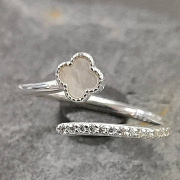Bluelily925silver – wholesale Cocktail/statement ring – SR100B - MOP FLOWER & CZ DETAIL RING