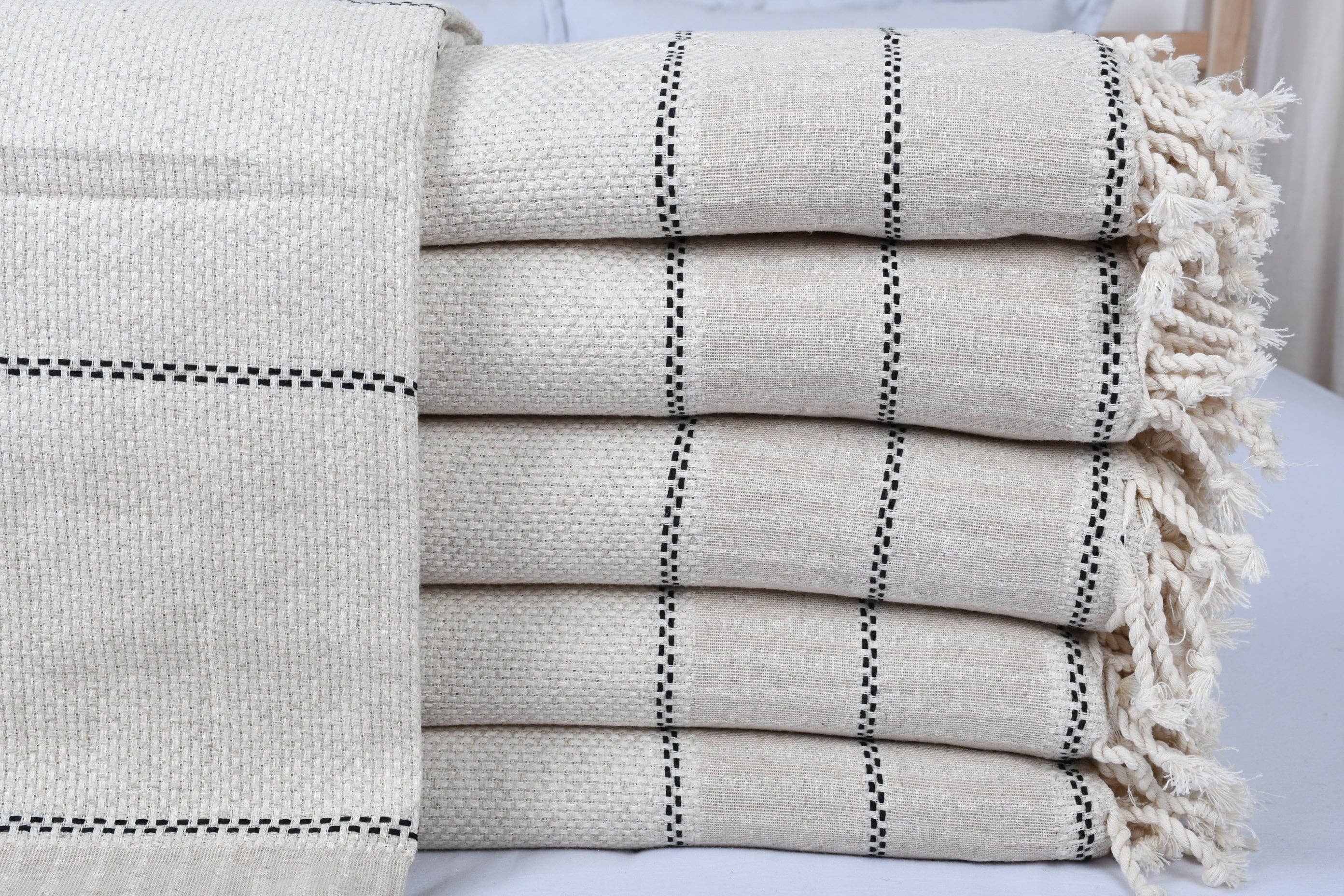 Organic Turkish Towels – wholesale Throw blanket – Wedding Gift Blankets, Elegant Light Beige Striped Throw0